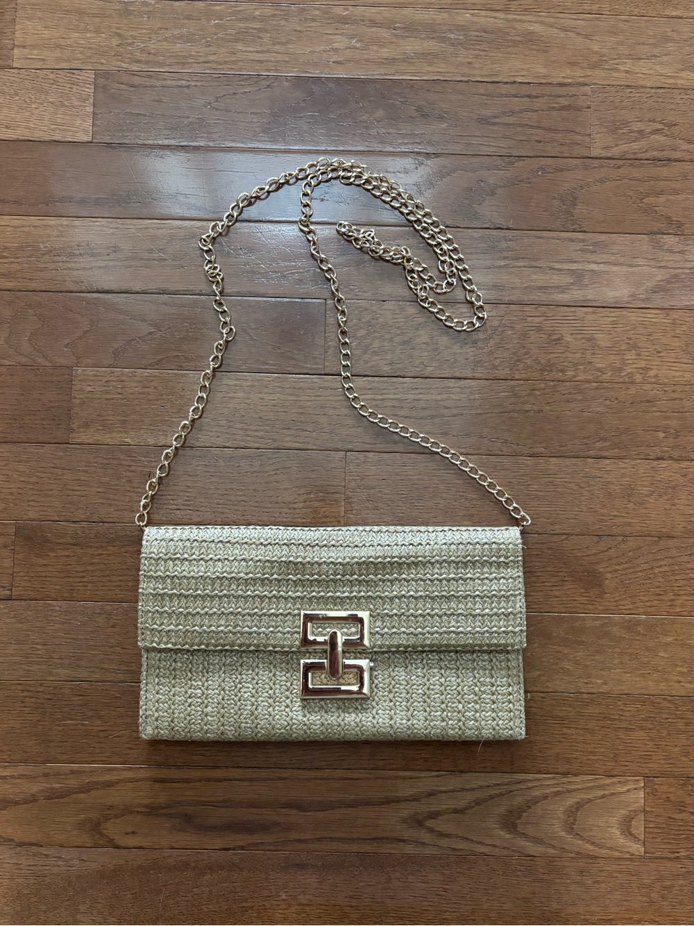 Vintage Inspired Straw Woven Crossbody Snap Front Bag with Gold Tone Chains